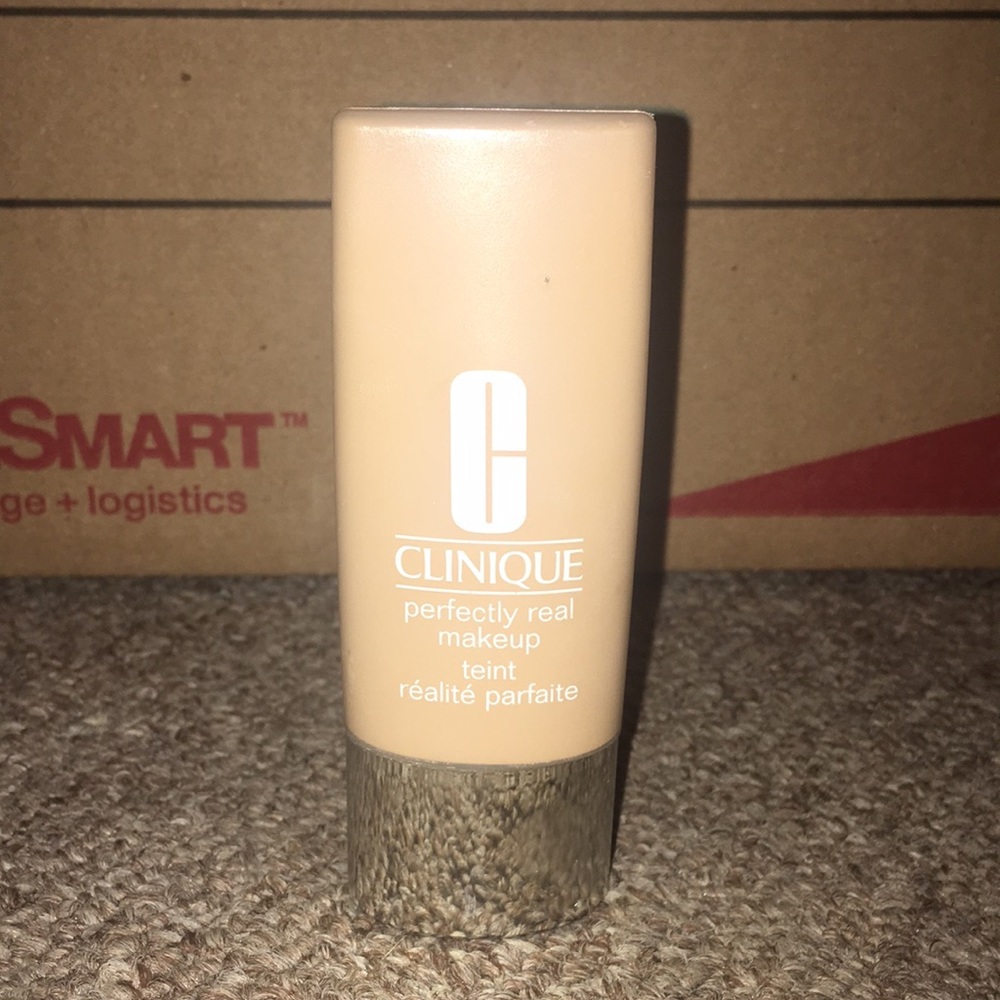 Clinique Perfectly Real Liquid Foundation